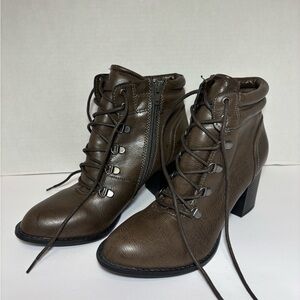 Sugar Lilly Brown Lace-Up Boots With Inside Zipper 8.5M Women’s Combat Boots